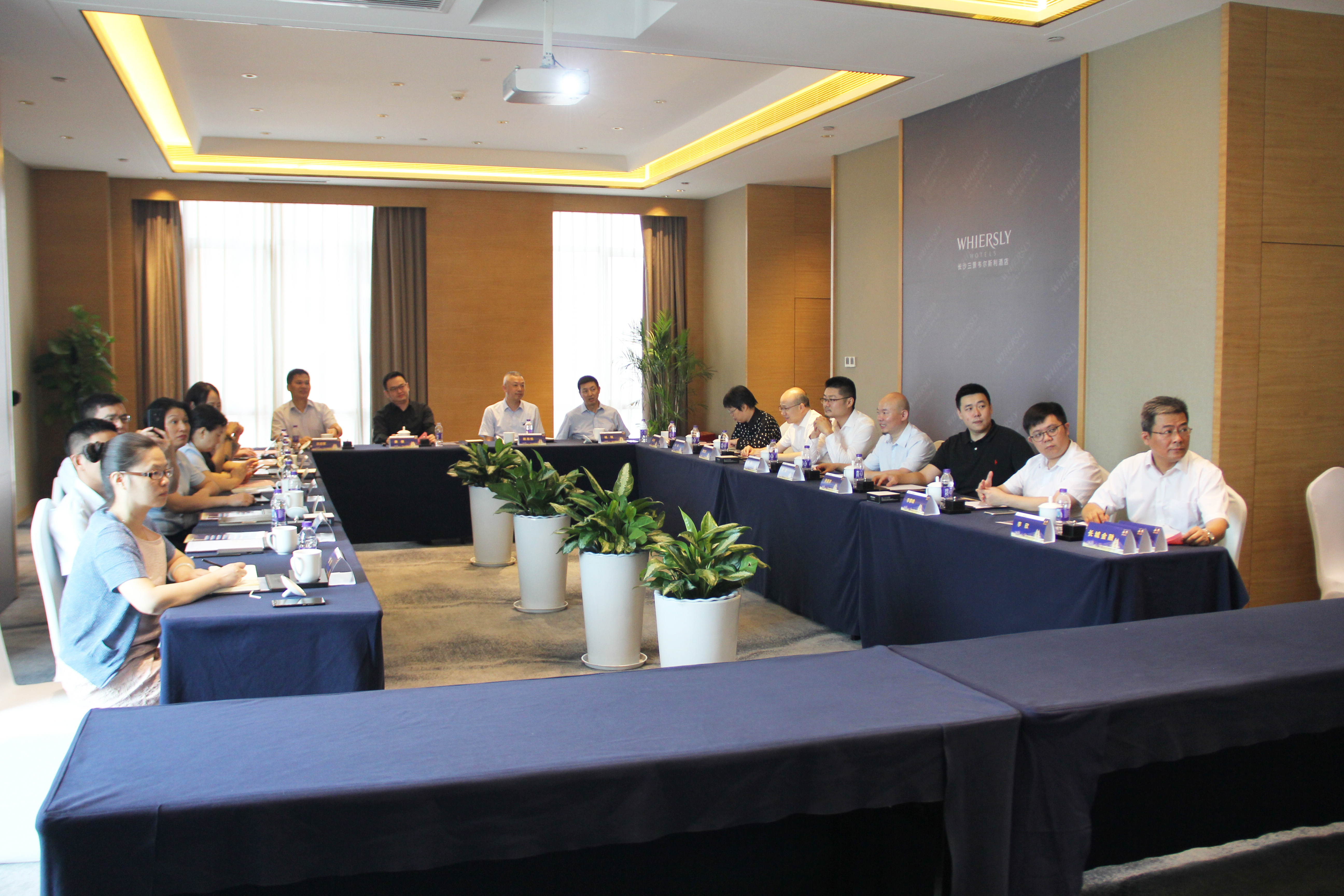 長(zhǎng)城金融與建信科技、建行湖南省分行簽訂合作協(xié)議暨舉行“聯(lián)合創(chuàng)新研究院”揭牌儀式