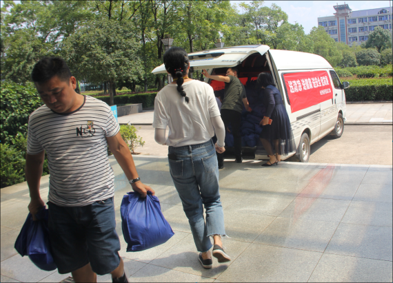 長沙經(jīng)開區(qū)總工會副主席陳晉一行來公司開展“夏送清涼”慰問活動