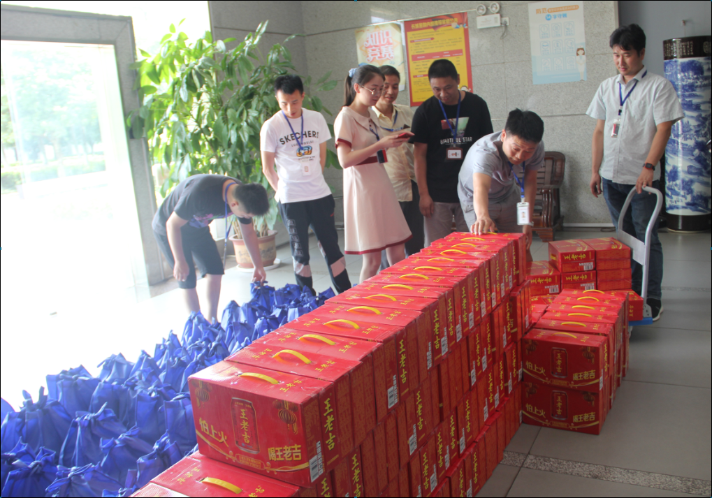 長沙經(jīng)開區(qū)總工會副主席陳晉一行來公司開展“夏送清涼”慰問活動